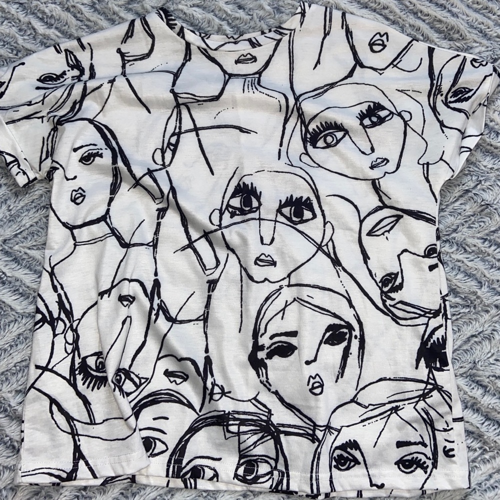 White T-shirt with Print Graphic Shirt